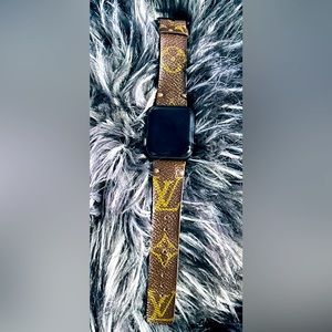 Like new Apple Watch 4 with Celluar, GPS and Wi-FI